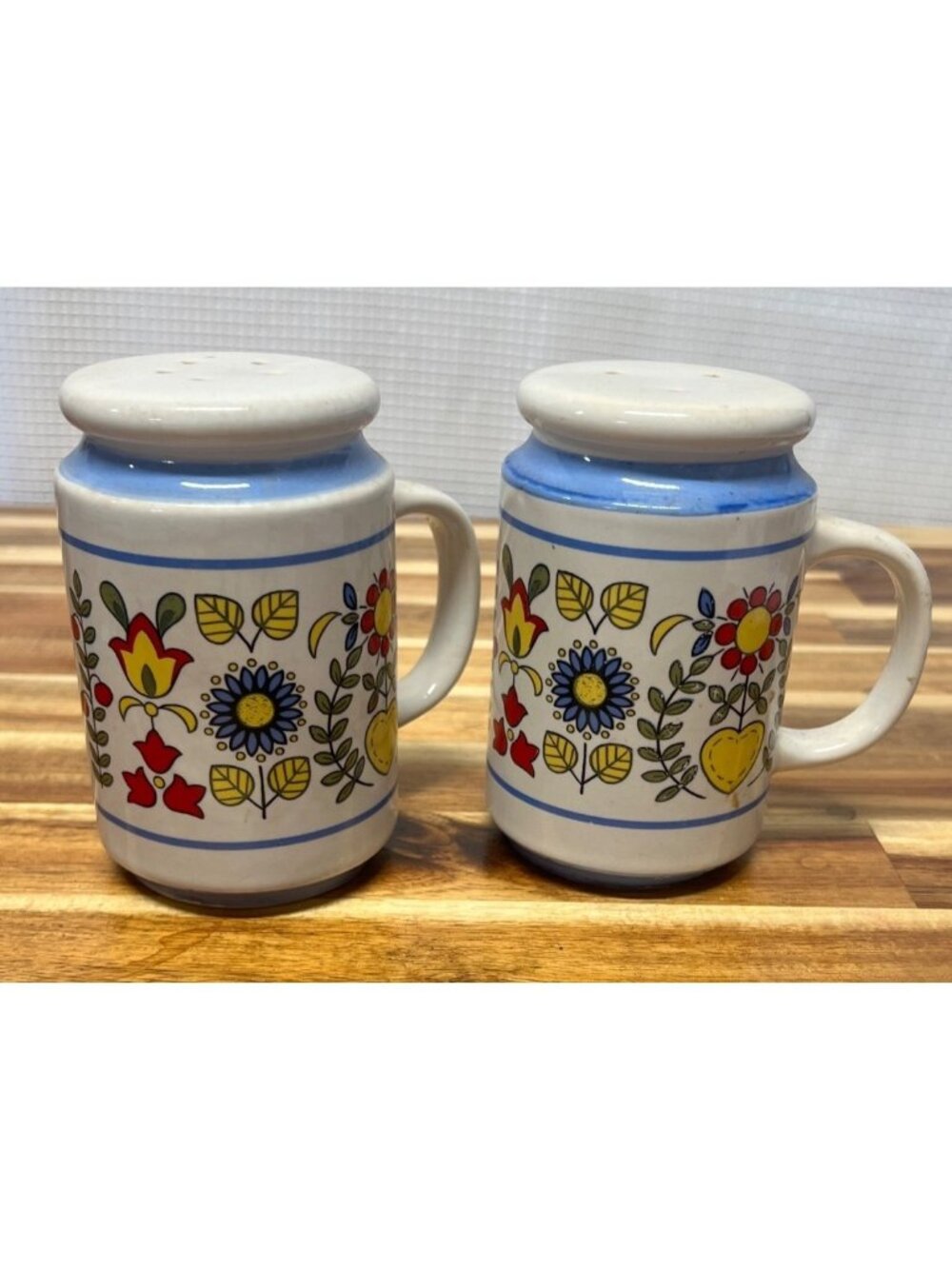 Vintage Knobler ceramic salt and pepper shakers, folk art, colectible